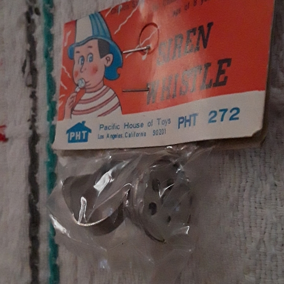 Siren Whistle Ring Classic! 1980's - Picture 2 of 3